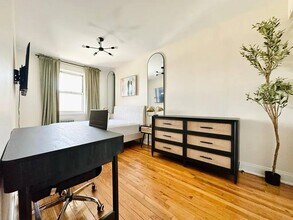 Building Photo - Nice room in a good neighborhood