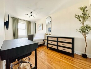 Building Photo - Nice room in a good neighborhood