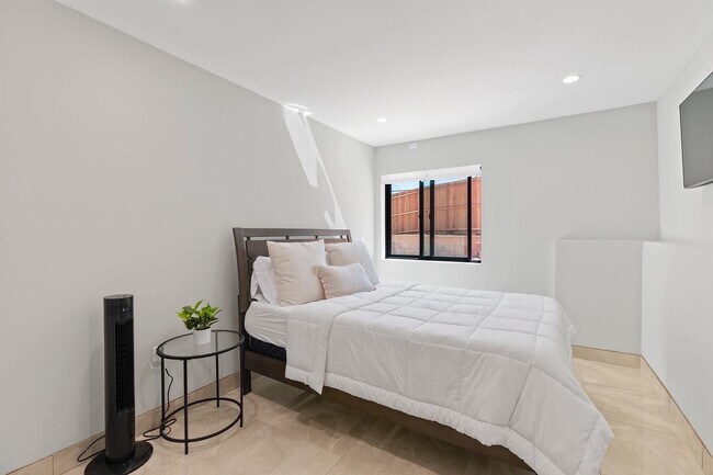 primer dormitorio - 6036 W 75th St