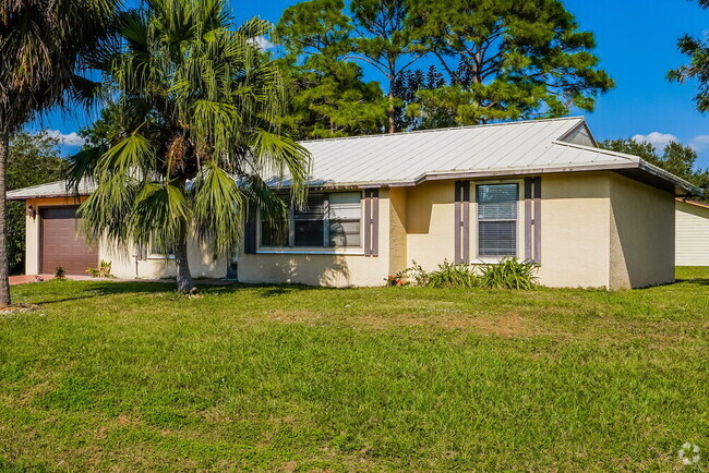 Building Photo - 537 SE Starflower Ave