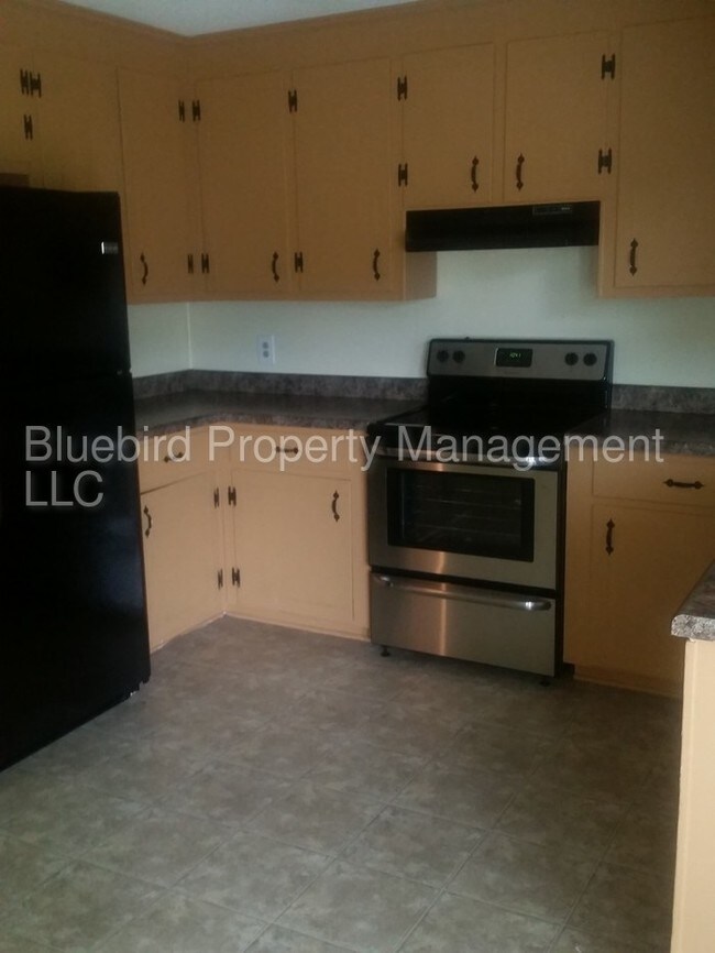Building Photo - 3 BR home in Meadowlakes Subdivision