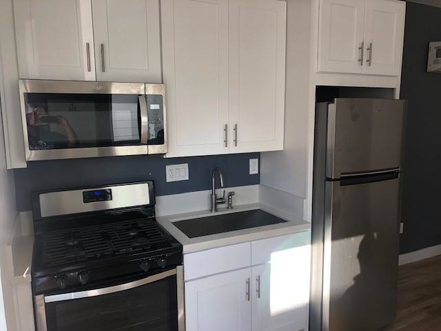 Fully Functional Kitchen. - 1325 N Bush St