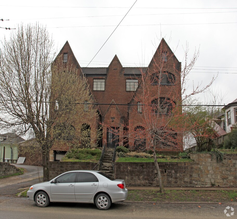 511 Harvey St, Williamson, WV 25661 Apartments in Williamson, WV