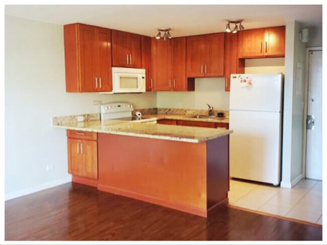 Building Photo - 2140 Kuhio Ave
