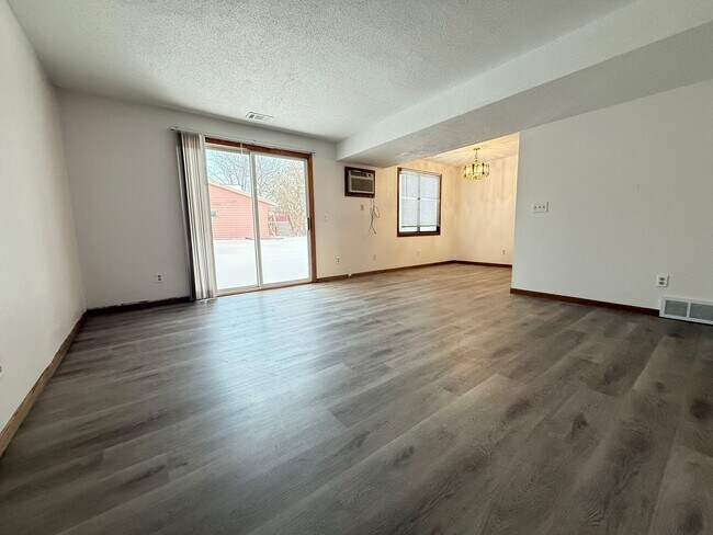 Foto del edificio - 305 23rd St SE