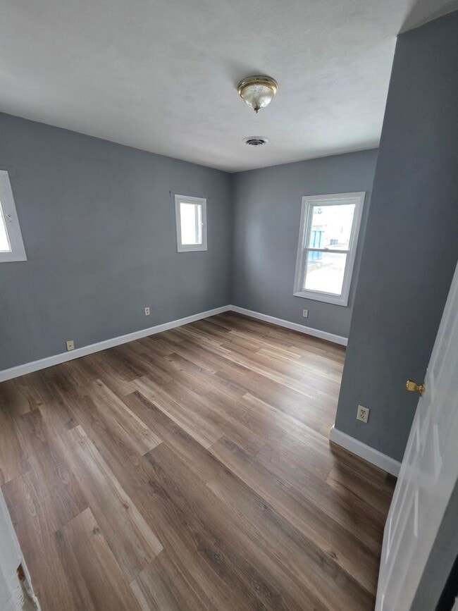 Photo - 2 bed, 1 bath in quiet East Alton neighborhood! House