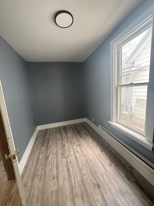 Foto del edificio - 124 Everett St