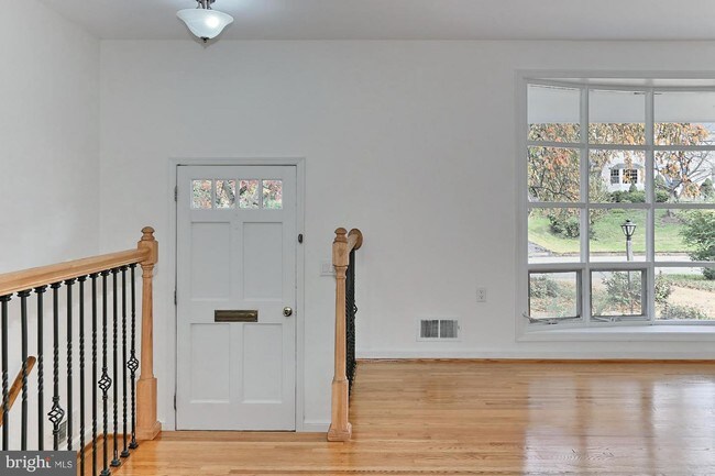 Building Photo - 901 Neal Dr