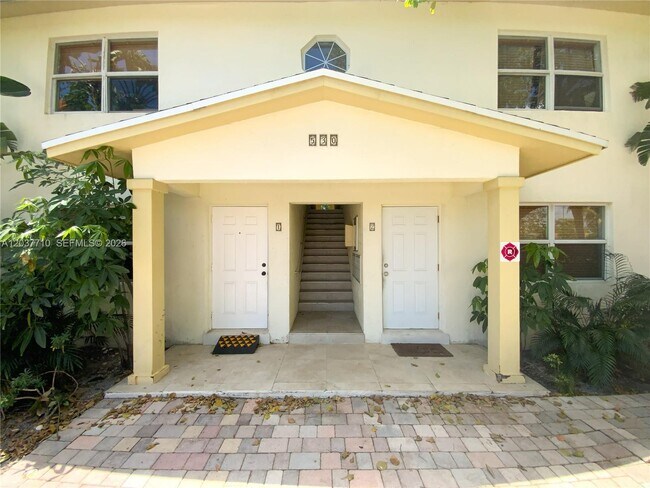 Building Photo - 530 NE 15th Ct