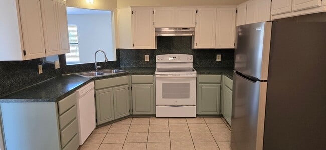 Building Photo - 4607 Mustang Dr