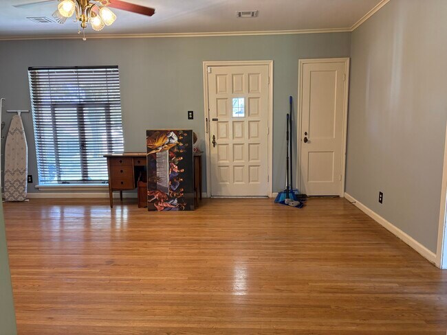 Sala de estar - 1605 Cherokee Pl