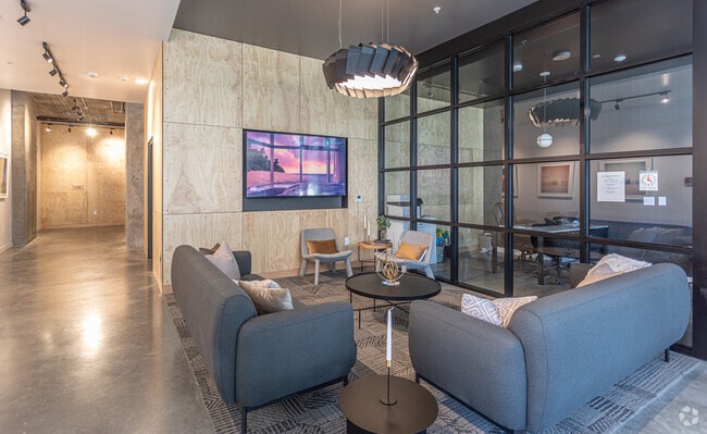Lounge Area - Vanguard