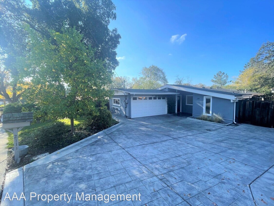 Primary Photo - 3 br, 2 bath House - 2111 Magnolia Way