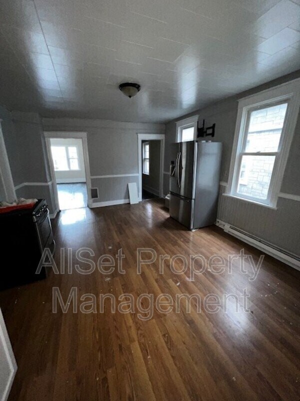 Building Photo - 2445 S 5th Pl