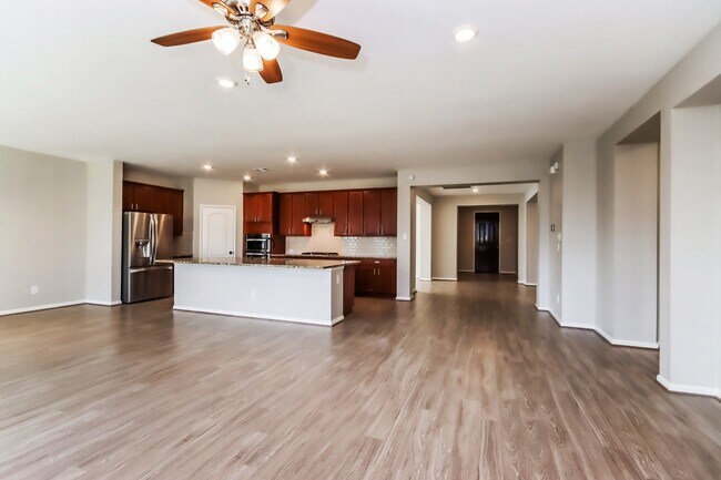 Foto del edificio - 25515 Kensington Lk Dr