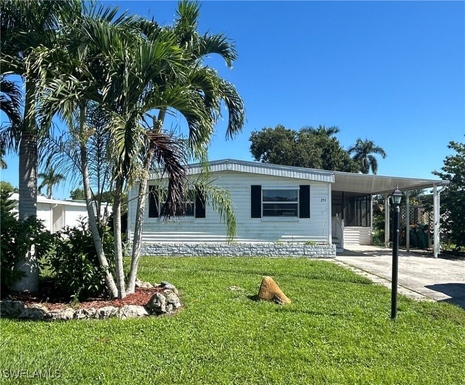 Foto principal - 251 Pine Key Ln