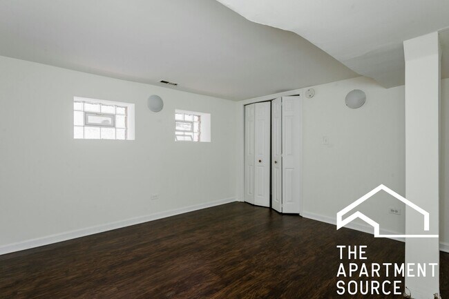 Foto del edificio - 2833 W Medill Ave
