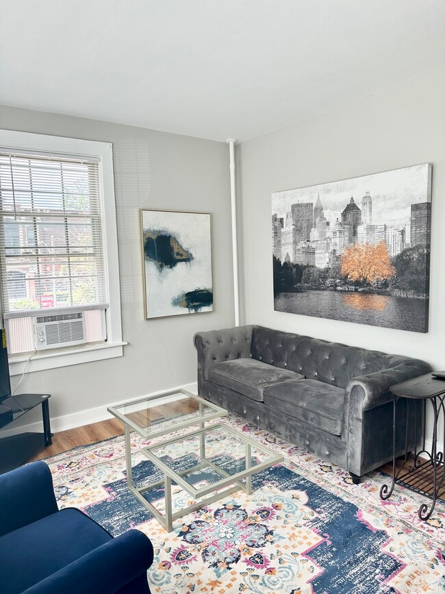 Living Room - 514 Walnut Ave