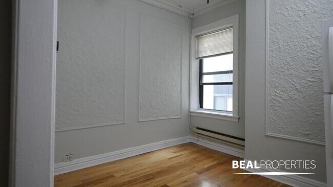 Foto del edificio - 0 bedroom in CHICAGO IL 60610