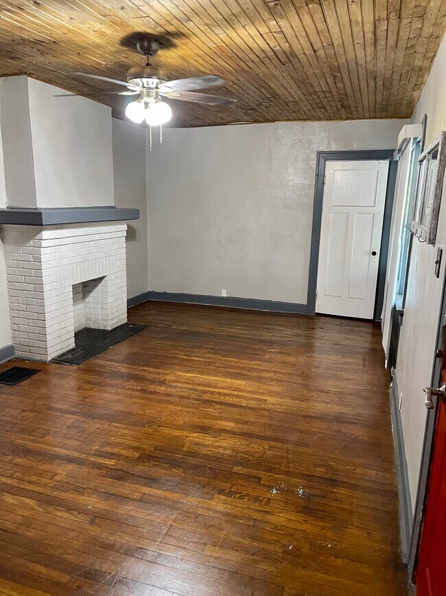 Living Room - 276 Westwood Ave