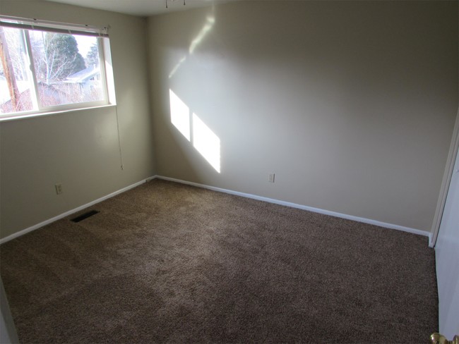 Building Photo - 3806 S Sunnyvale Dr