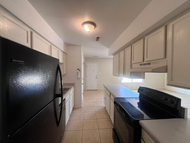 Foto del edificio - 3 bed 2 bath home! Available NOW!