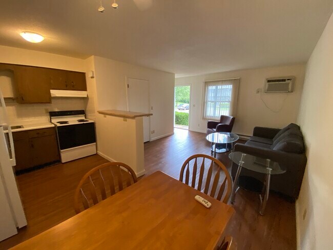 Building Photo - 311 Birch Street, Unit 4
