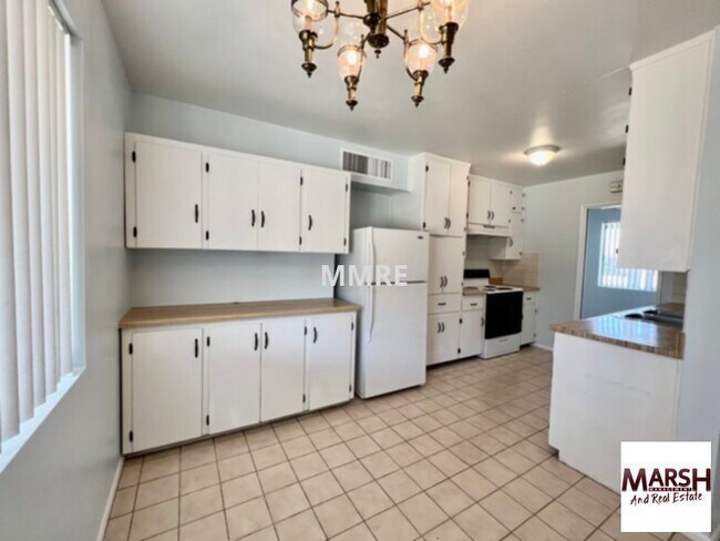 Building Photo - Great home with 3 bedrooms in Mesa!
