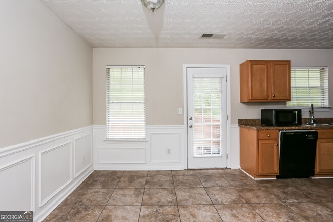 Building Photo - 680 Escalade Dr