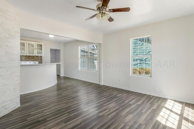 Building Photo - Take a look at this cute open concept 3 be...