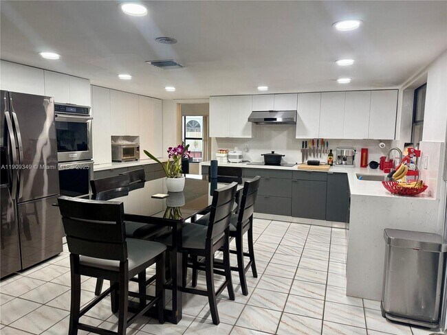 Foto del edificio - 490 W 33rd Place, Hialeah, FL 33012