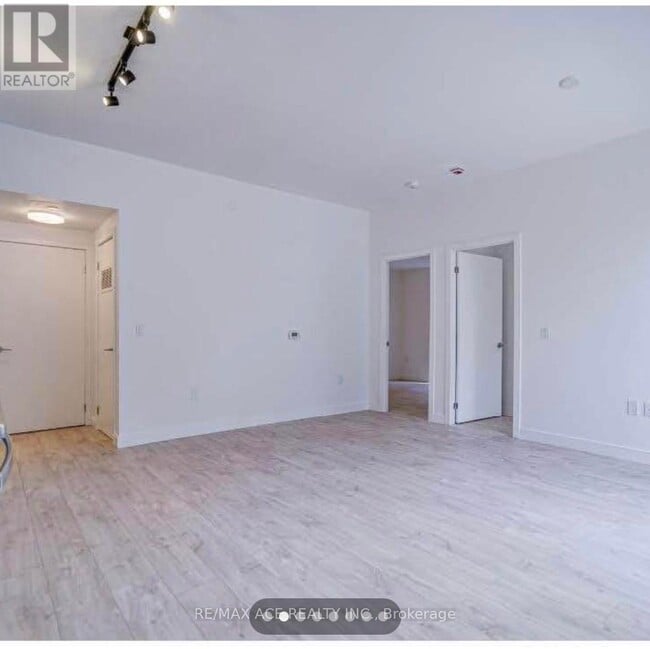 Building Photo - 176 Clonmore Dr