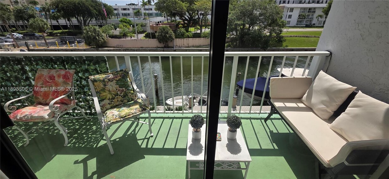 Photo - $1,875 1650 NE 115th St #310