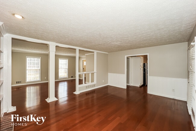 Building Photo - 205 N Fayette Dr