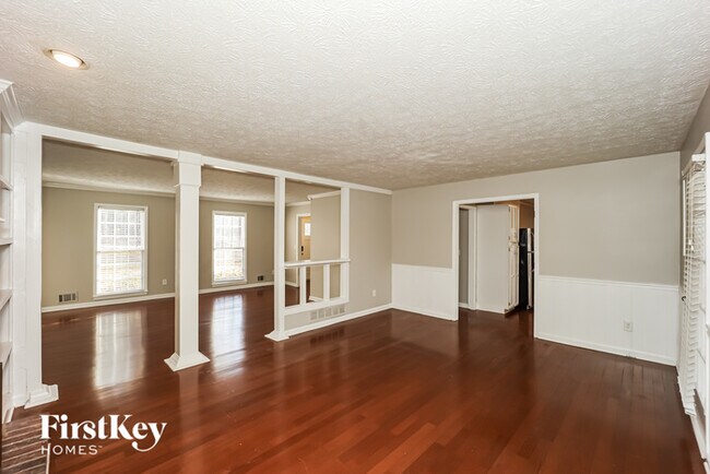 Foto del edificio - 205 N Fayette Dr