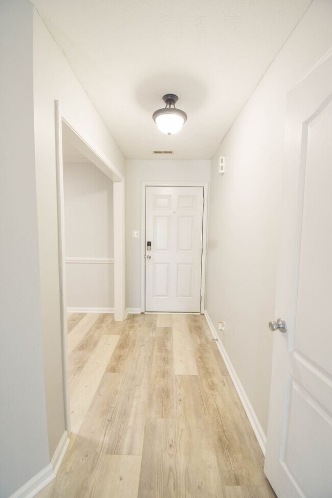 Foto del edificio - 5 Bedroom 3 Bathroom- Small Pets Okay