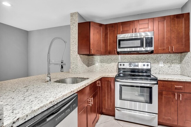 Building Photo - 1255 SW 46th Ave