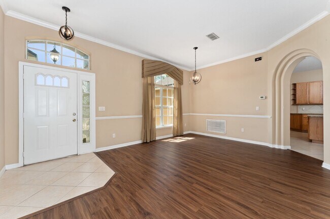 Foto del edificio - Spacious 4/3 Pool Home in the Gated Lake F...