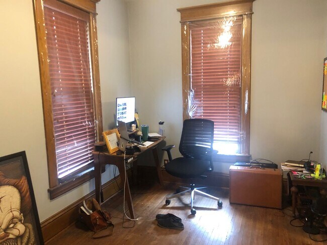 Building Photo - Spacious 2 BR 2 bath house in Bloomington
