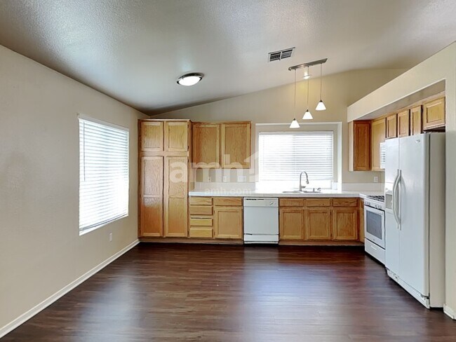 Foto del edificio - 710 Breezy Ridge Dr