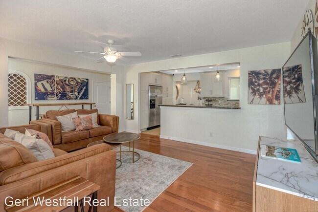Foto del edificio - 4 br, 2.5 bath House - 486 Cedar St.