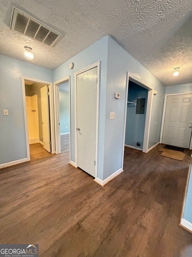 Building Photo - 682 Timothy Rd