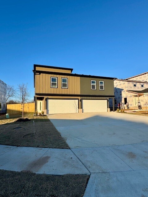 Building Photo - 1802 SW Casuarina Dr