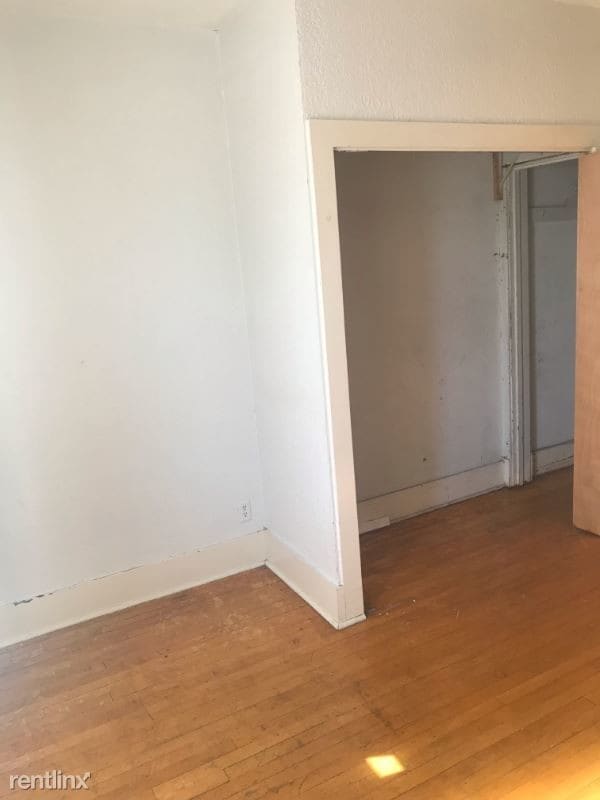 Building Photo - 401 Range St