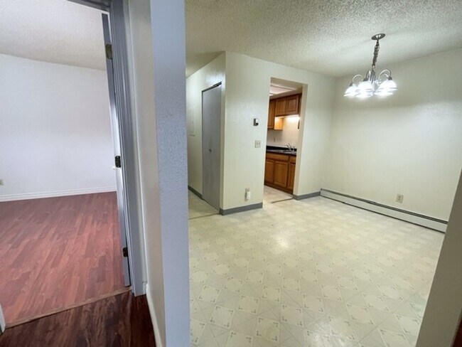 Foto del edificio - East Anchorage Condo with Laminate Floorin...