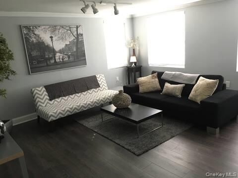 Foto del edificio - 102 Woodbury Rd