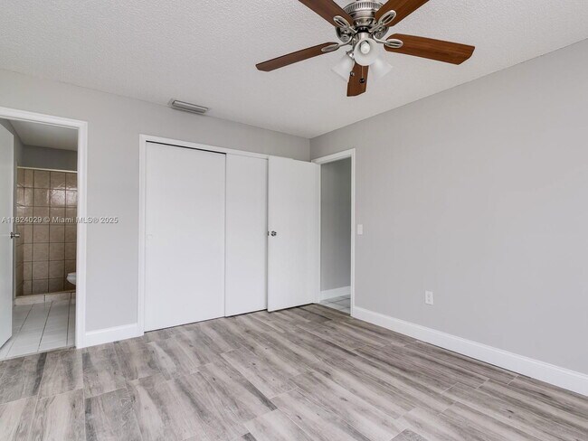 Foto del edificio - 11461 NW 32nd Pl