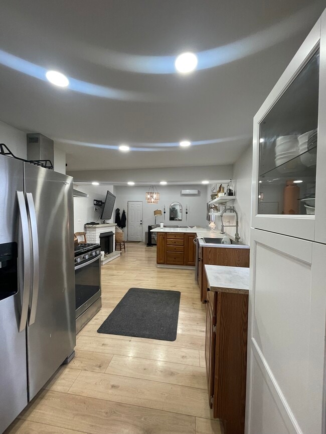 Building Photo - 419 S Mill St