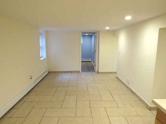 Foto del edificio - 212 Maplecrest Dr S