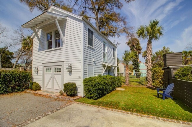 Photo - 28-B Charlotte Street- Amazing One Bedroom/Two Bathroom Freestanding Home